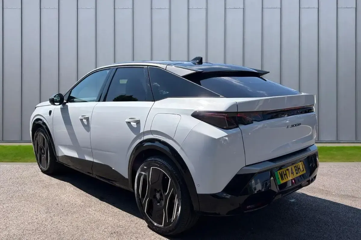 Used Peugeot e-3008 GT 152 kW (207 HP) 2025 White SUV