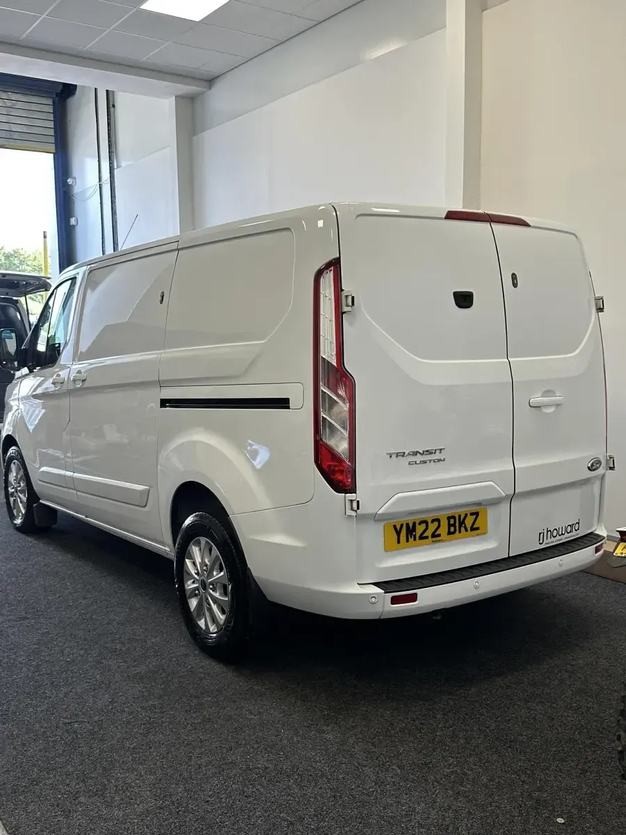 Used Ford Transit Custom Limited 130 HP (95 kW) 2022 White Van
