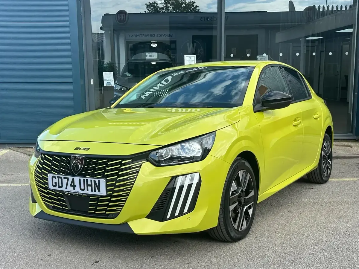 Used Peugeot 208 Allure 100 HP (73 kW) 2025 Yellow Hatchback