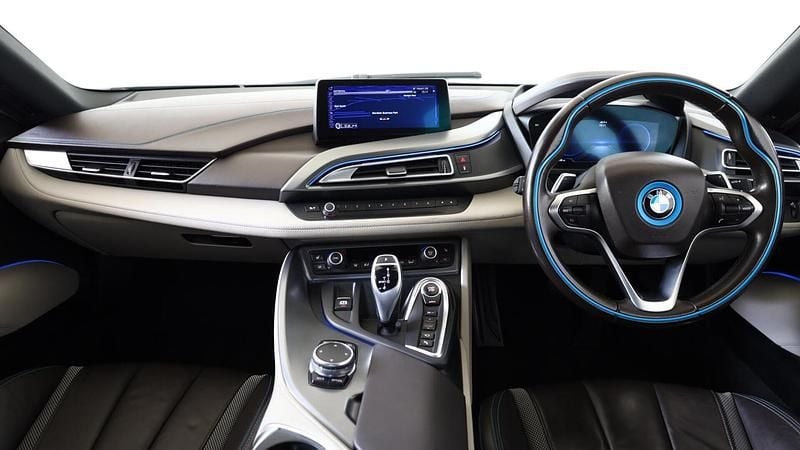 Used BMW i8 Comfort Edition 362 HP (266 kW) 2016 White Coupe