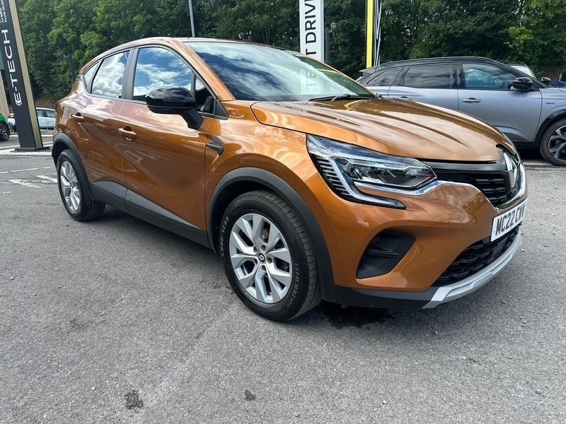 Orange Used 2022 Renault Captur Iconic SUV | £13,999 (Fair price) - Image 1/4