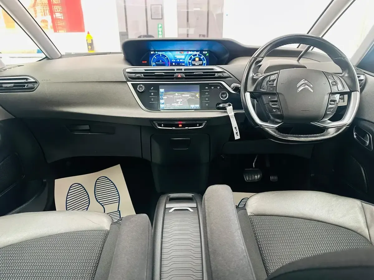 Used Citroën Grand C4 Picasso Exclusive 2016 Red MPV