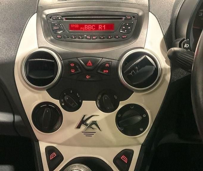 Używany Ford Ka Zetec 69 KM (50 kW) 2016 Czerwony Hatchback