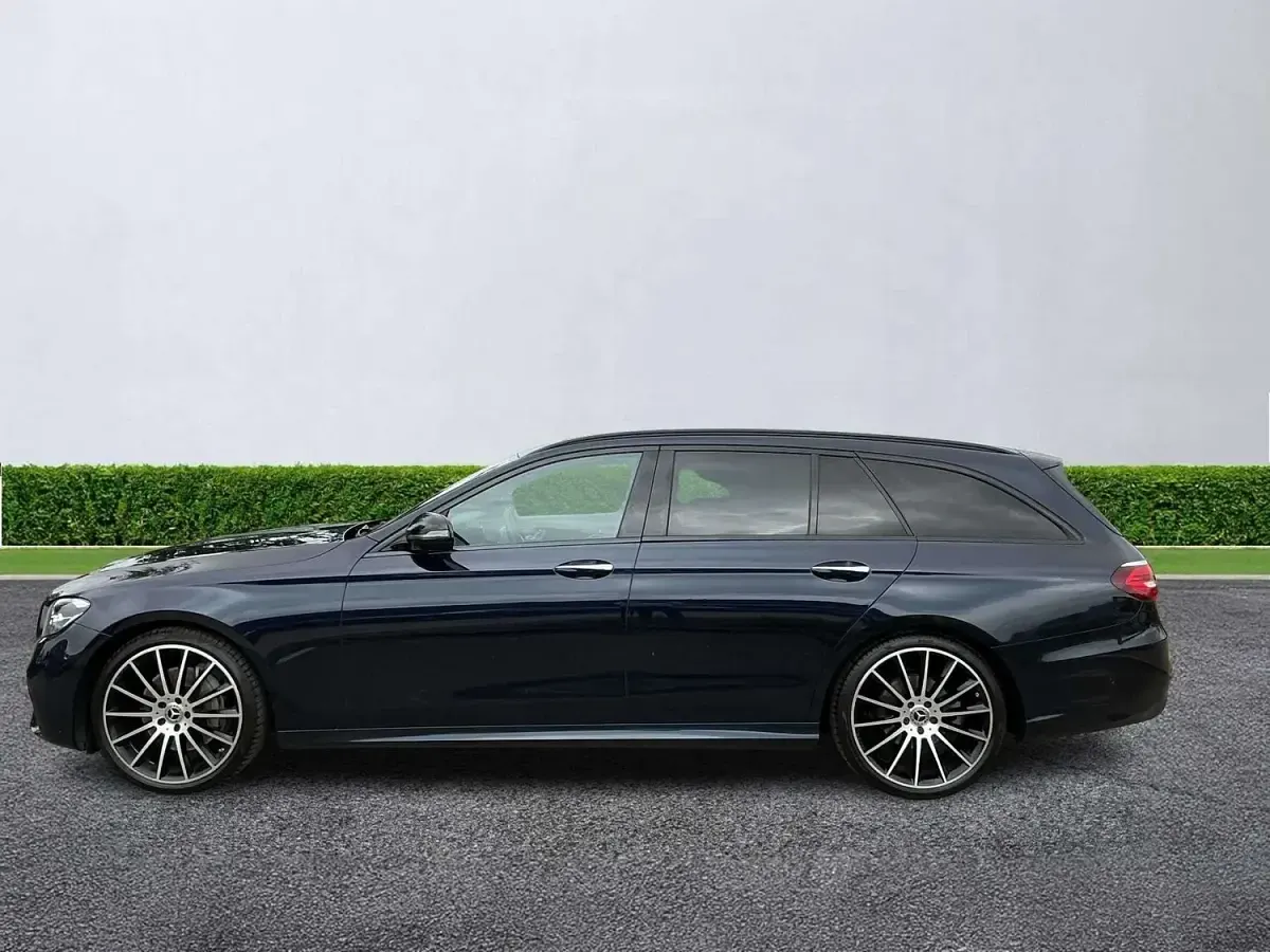 Used Mercedes E200 AMG line 200 HP (147 kW) 2023 Blue Estate