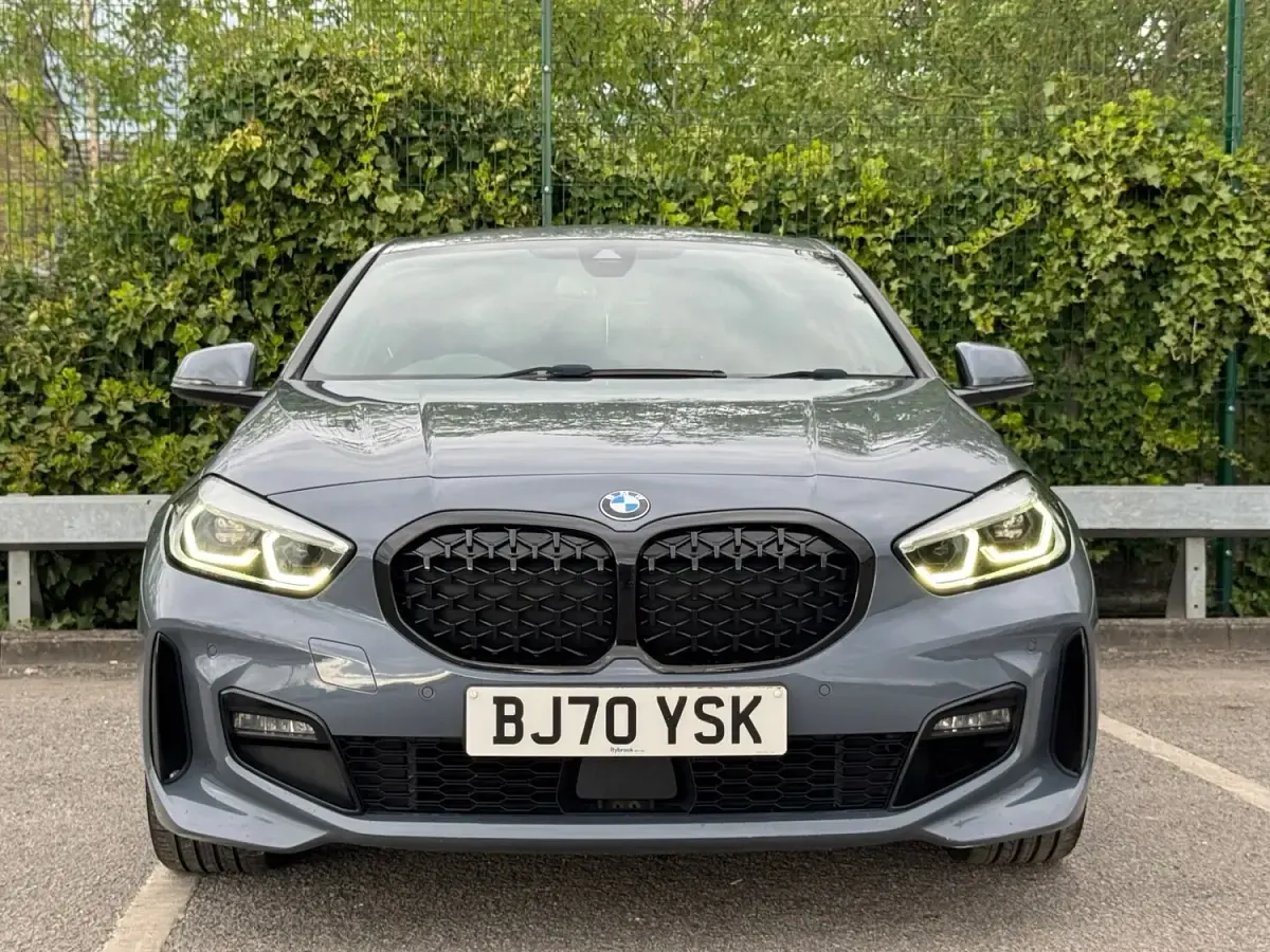 Begagnad BMW 118 M Sport 2020 Grå Halvkombi