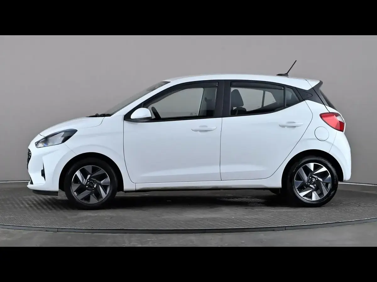 Used Hyundai i10 Advanced 2024 White Hatchback
