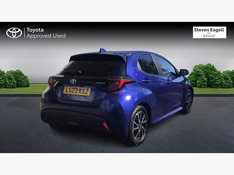 Used Toyota Yaris Hybrid Design 116 HP (85 kW) 2023 Blue Hatchback