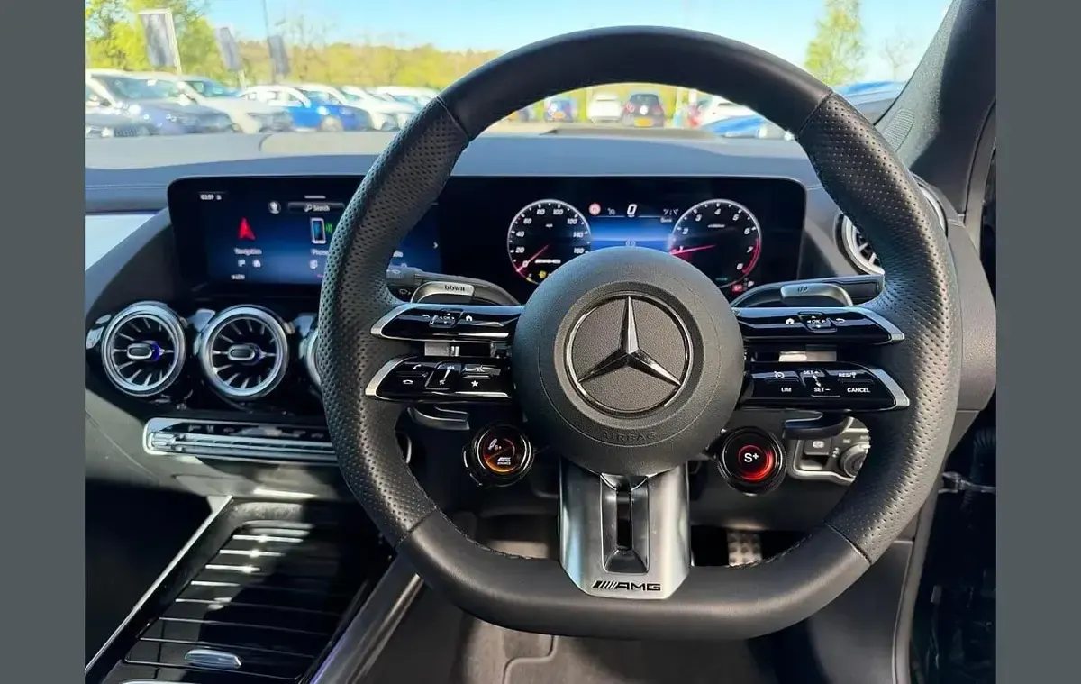 Usado Mercedes GLA35 AMG Premium Plus 301 HP (221 kW) 2024 Preto SUV