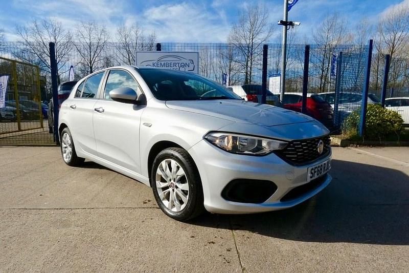 Used Fiat Tipo Easy 95 HP (69 kW) 2018 Grey Hatchback