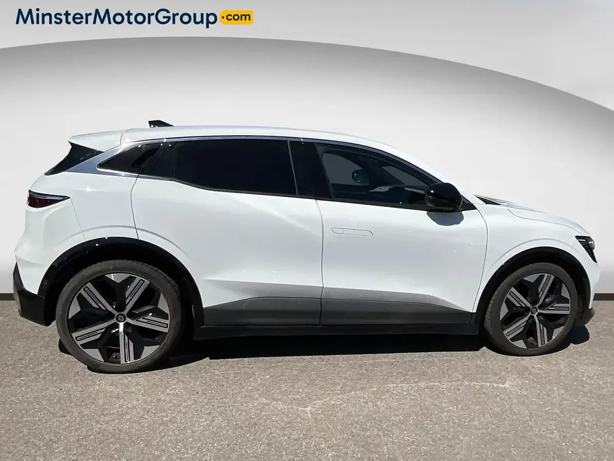 Used Renault Megane E-Tech Iconic 160 kW (218 HP) 2024 White Hatchback