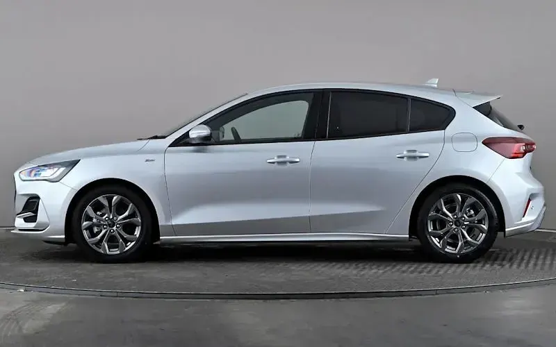 Used Ford Focus ST-Line 125 HP (91 kW) 2024 Silver Hatchback