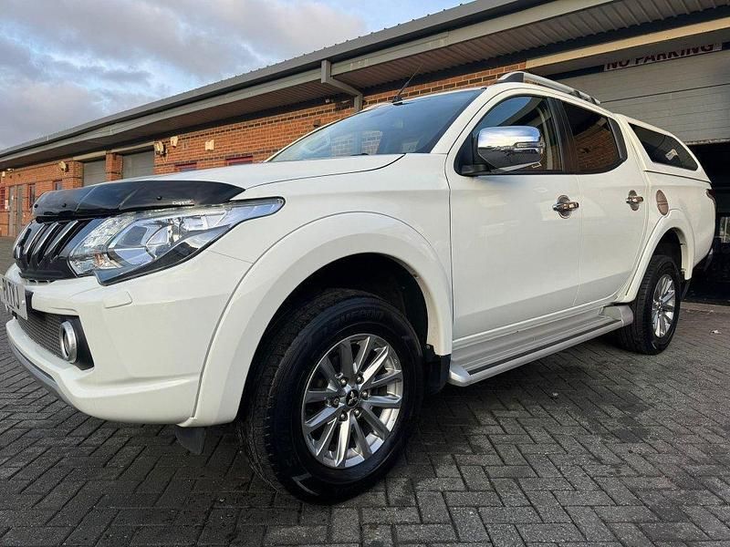 White Used 2017 Mitsubishi L200 Pickup | £8,300 - Image 1/4