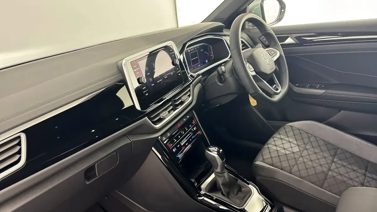 Used VW T-Roc R-line 150 HP (110 kW) 2025 Silver SUV