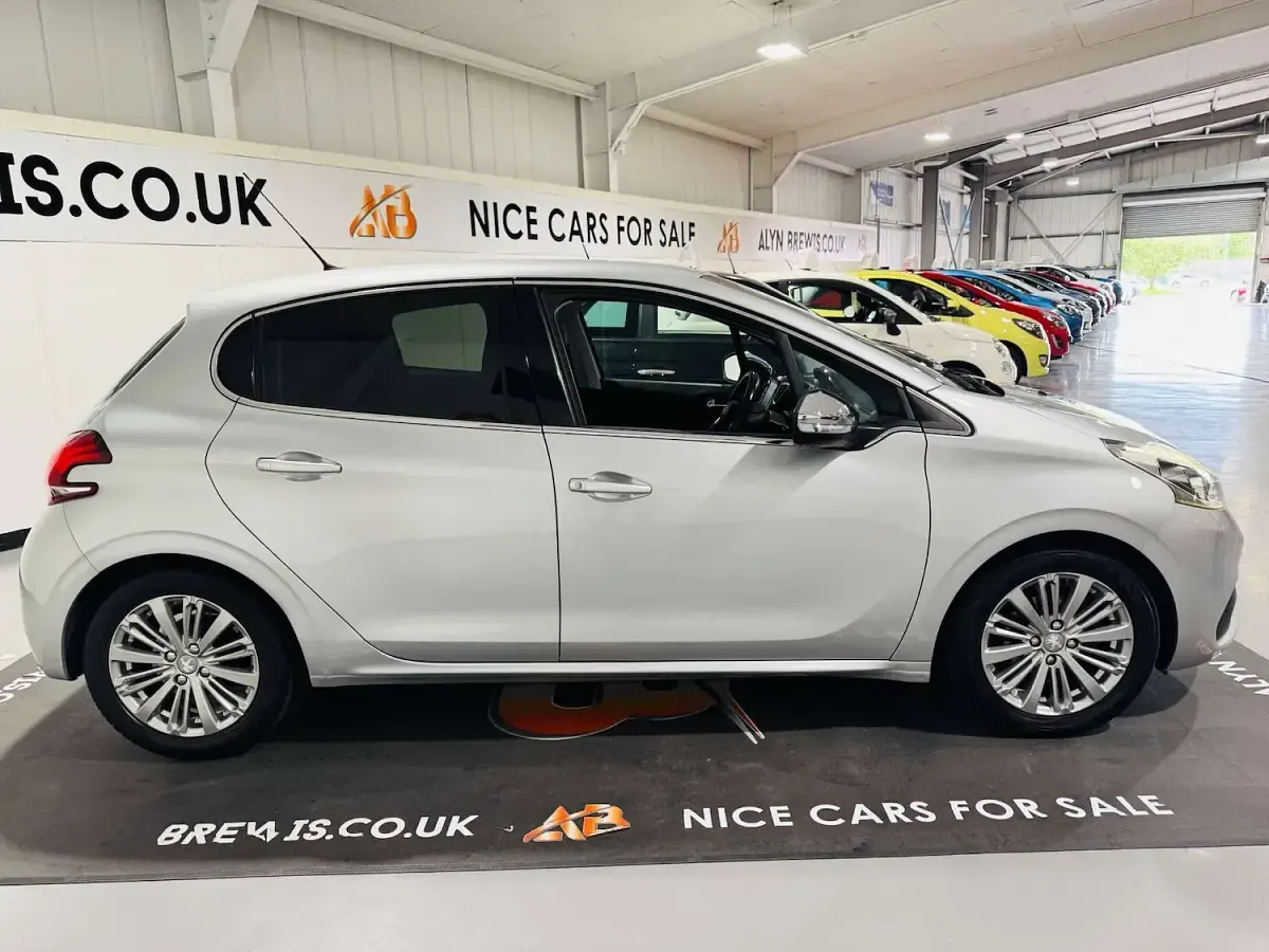 Used Peugeot 208 Allure 2016 Silver Hatchback
