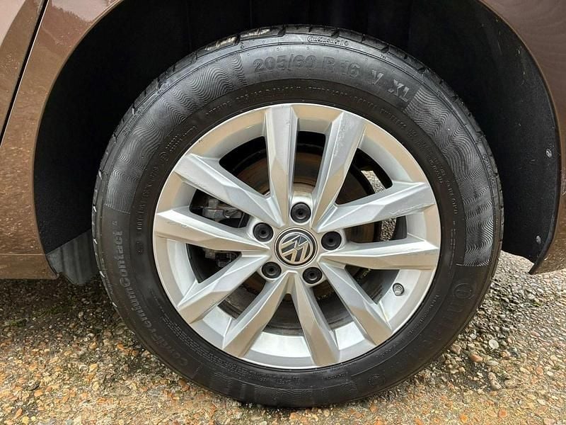 Used VW Touran Family 150 HP (110 kW) 2016 Brown MPV