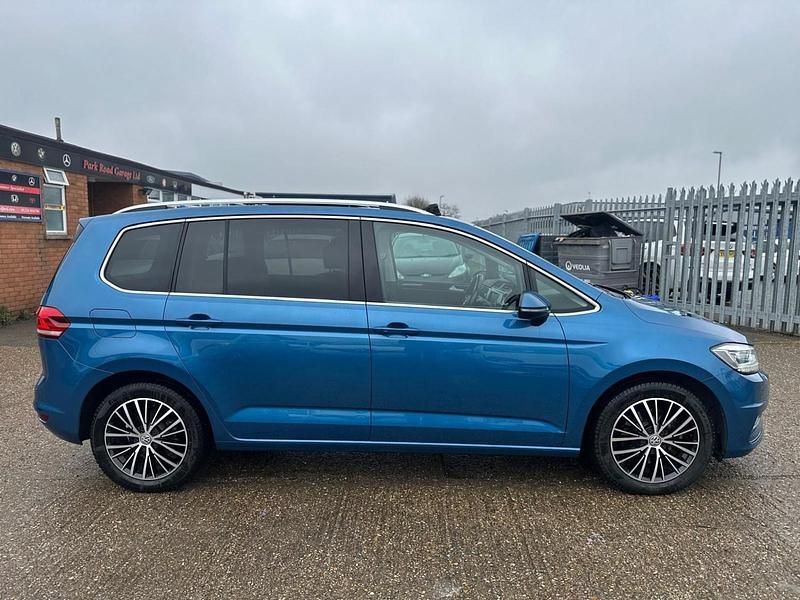Used VW Touran SEL 150 HP (110 kW) 2017 Blue MPV