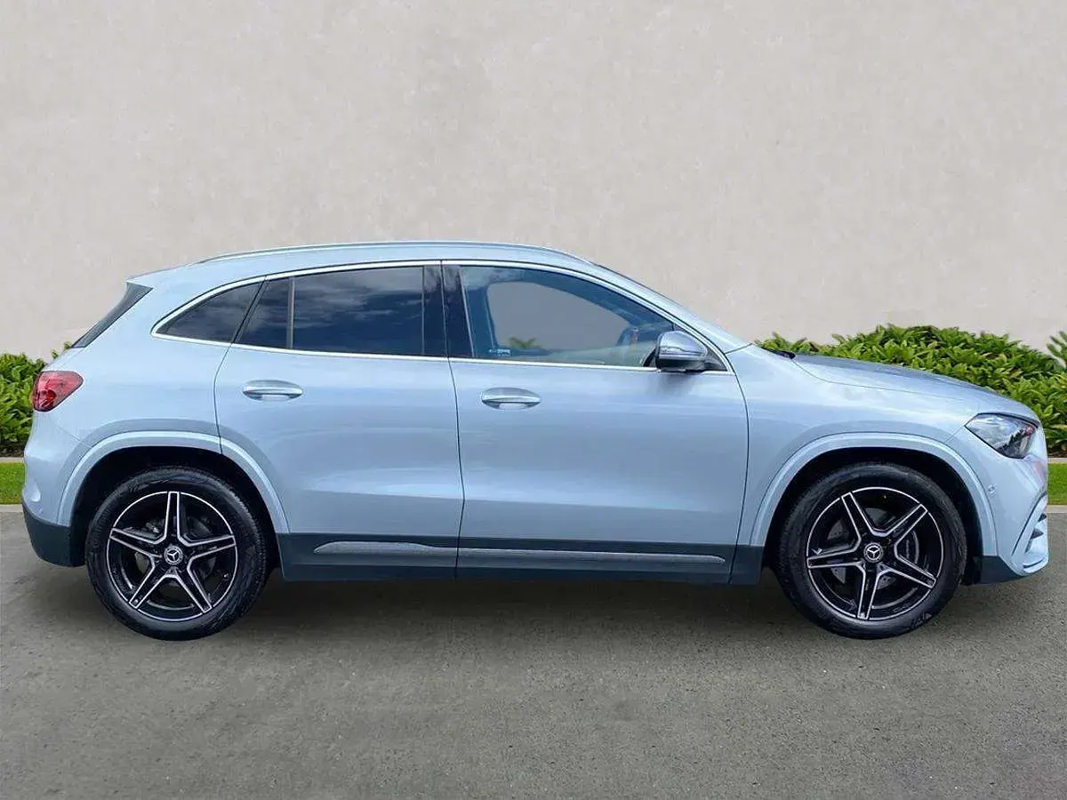 Used Mercedes GLA200 Executive 163 HP (119 kW) 2026 Silver SUV