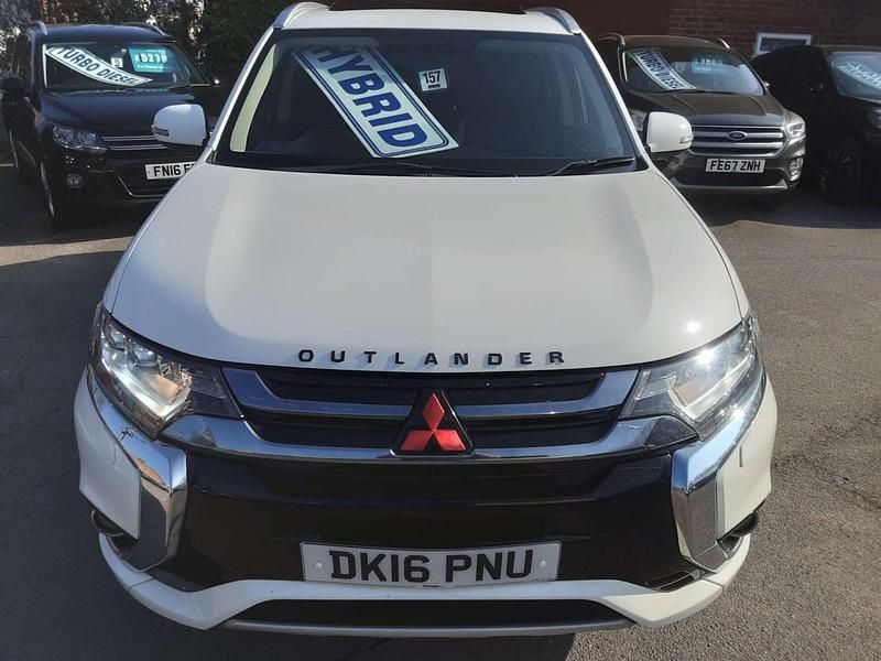 Used Mitsubishi Outlander P-HEV 2016 White Estate