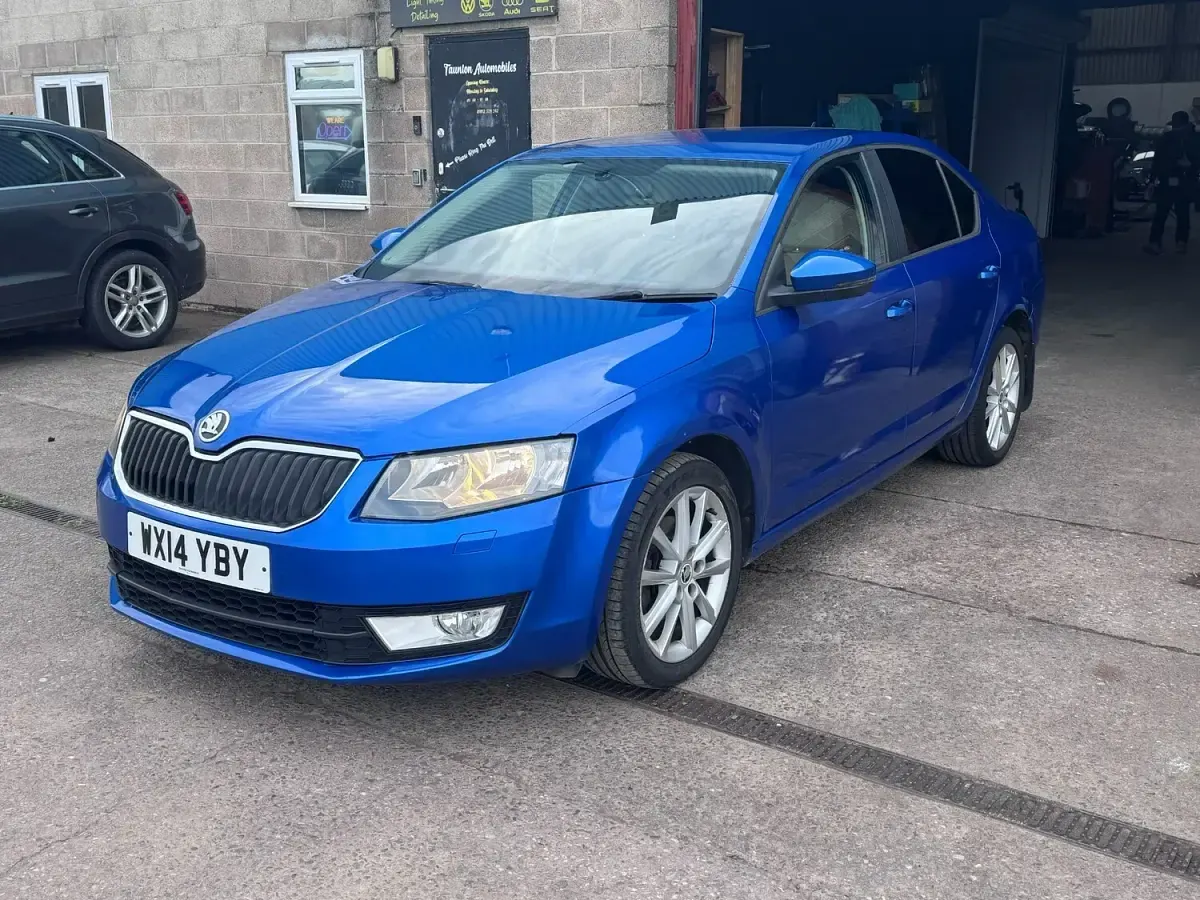 Used Skoda Octavia Elegance 148 HP (108 kW) 2014 Blue Estate