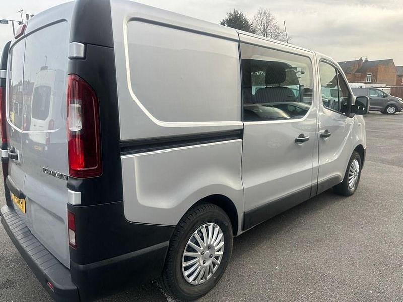 Used Renault Trafic Business 2015 Silver MPV