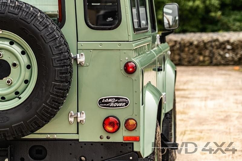 Used Land Rover Defender Heritage 2004 Green Estate