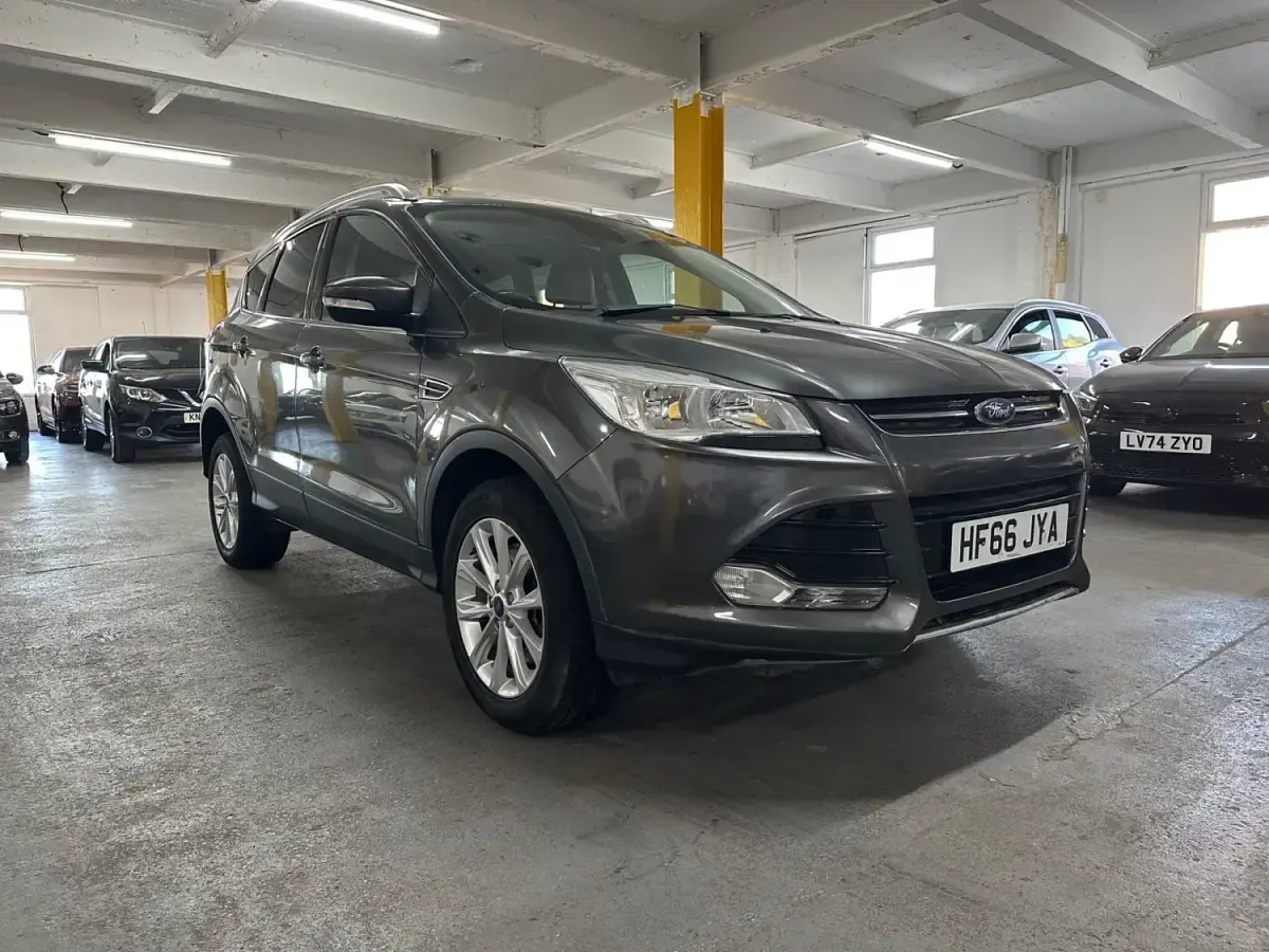 Begagnad Ford Kuga Titanium 182 HK (133 kW) 2016 Grå SUV