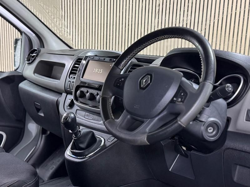 Used Renault Trafic 2017 White MPV