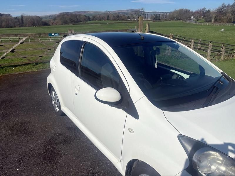 Used Toyota Aygo Style 2014 White Hatchback