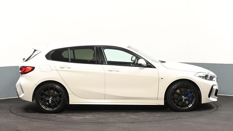 Used BMW 118 M Sport 134 HP (98 kW) 2022 White Hatchback