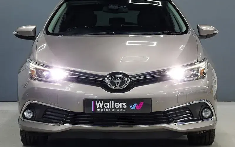 Usado Toyota Auris 116 HP (85 kW) 2016 Citadino