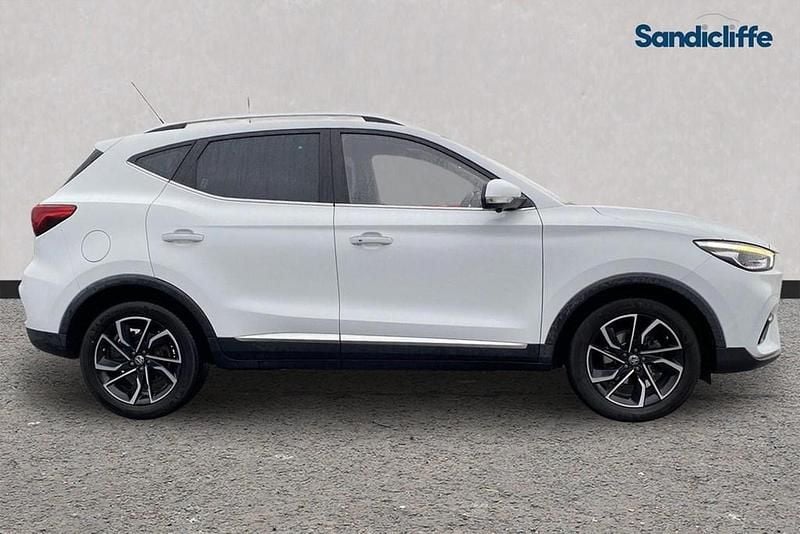 Used MG ZS Exclusive 111 HP (81 kW) 2022 Solid  arctic white Sedan