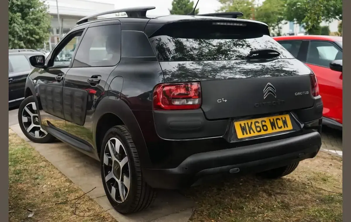 Used Citroën C4 Flair 80 HP (58 kW) 2016 Black SUV