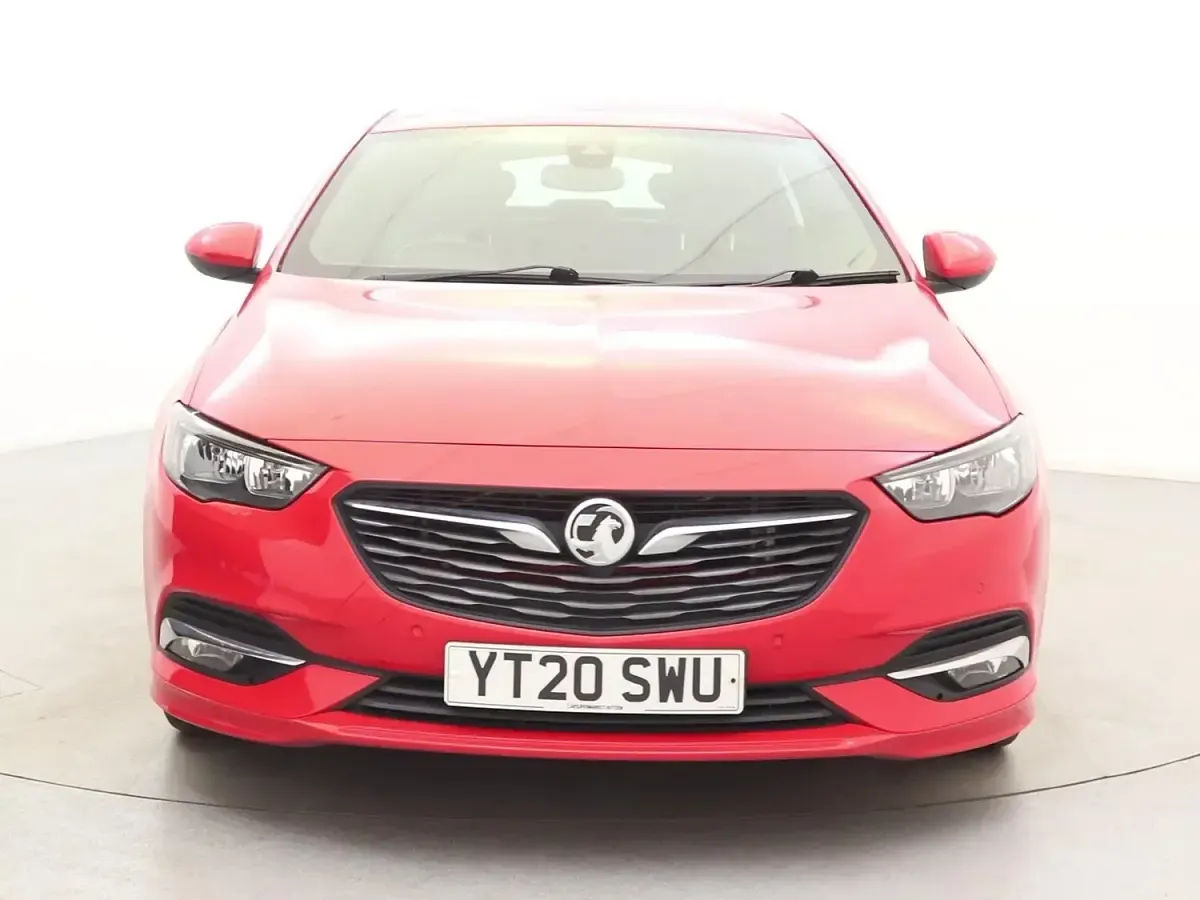 Used Vauxhall Insignia SRi 210 HP (154 kW) 2020 Red Hatchback