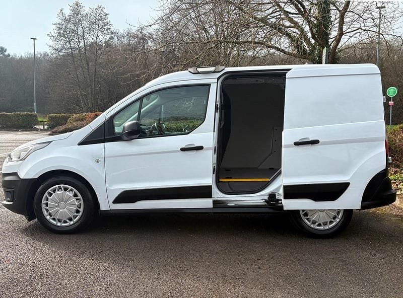 Used Ford Transit Connect 100 HP (73 kW) 2018 White MPV