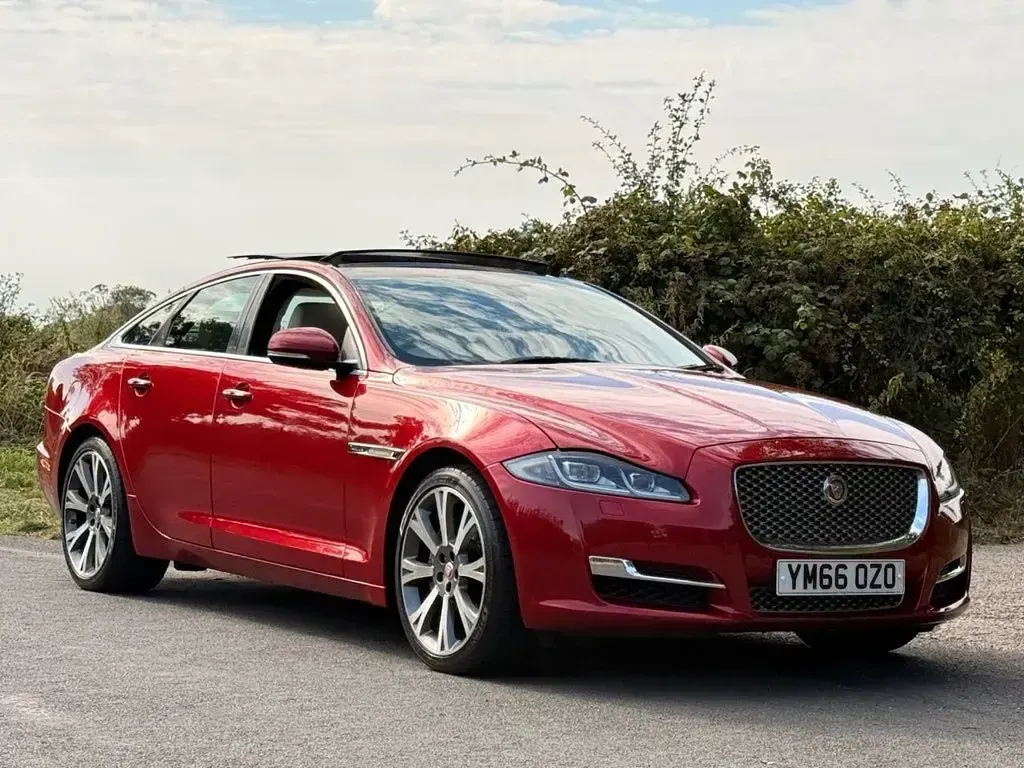 Used Jaguar XJ Portfolio 300 HP (220 kW) 2017 Red Sedan