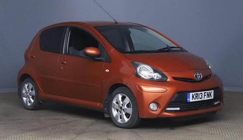 Used Toyota Aygo 68 HP (50 kW) 2013 Orange Hatchback