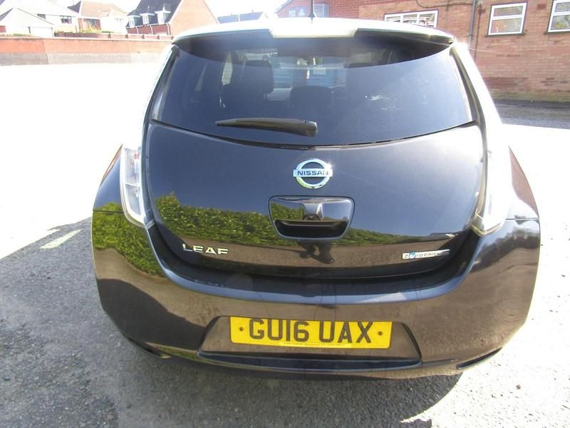 Used Nissan Leaf Tekna 80 kW (109 HP) 2016 Black Hatchback