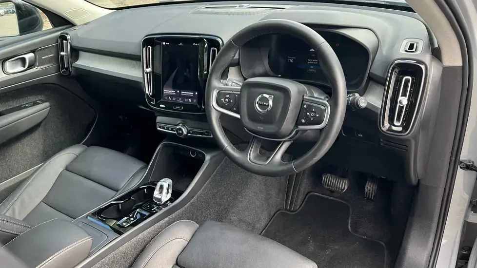 Begagnad Volvo XC40 Ultra 163 HK (119 kW) 2025 Grå SUV