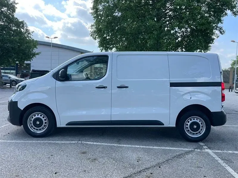 Used Vauxhall Vivaro S 120 HP (88 kW) 2025 White MPV