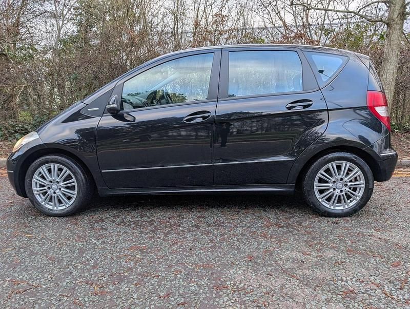 Used Mercedes A160 Elegance 95 HP (69 kW) 2011 Black Hatchback