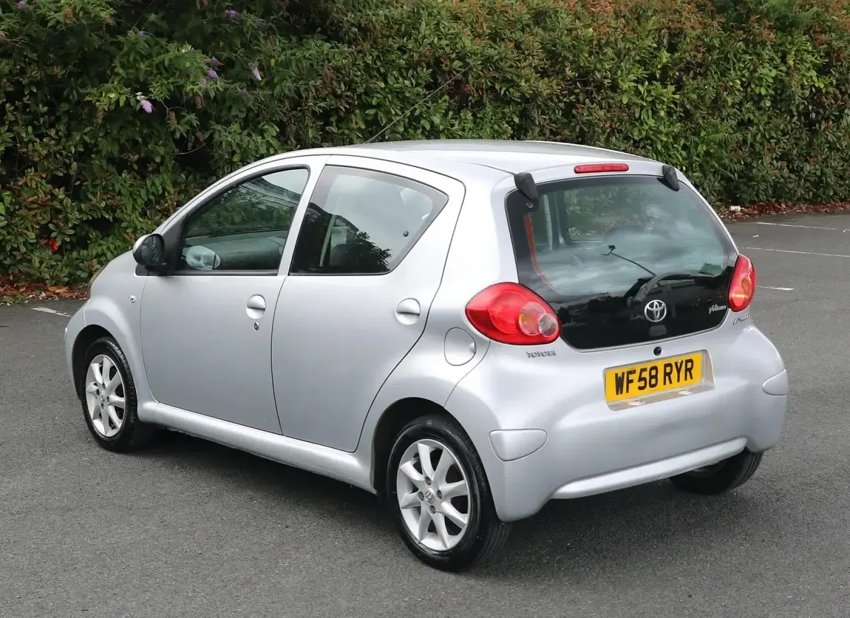 Used Toyota Aygo Platinum 67 HP (49 kW) 2008 Silver Hatchback