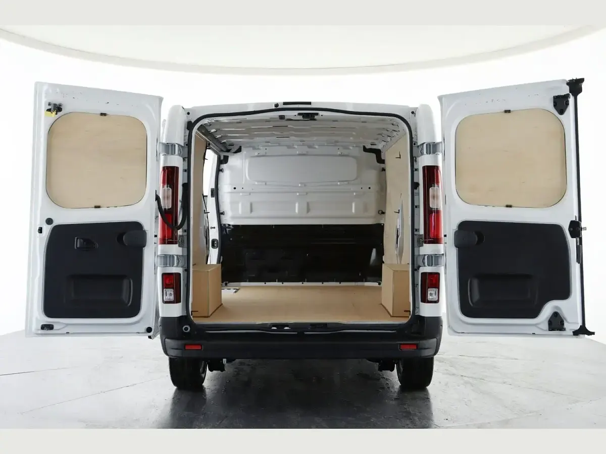 New Renault Trafic 2026 White