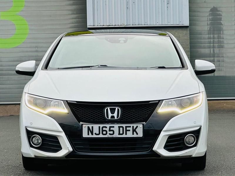 Begagnad Honda Civic SR 120 HK (88 kW) 2015 Vit Halvkombi