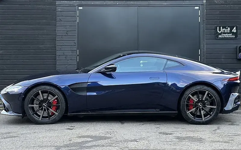 Used Aston Martin Vantage 510 HP (375 kW) 2018 Blue Coupe