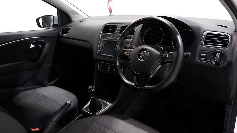 Used VW Polo SE 90 HP (66 kW) 2015 White Hatchback