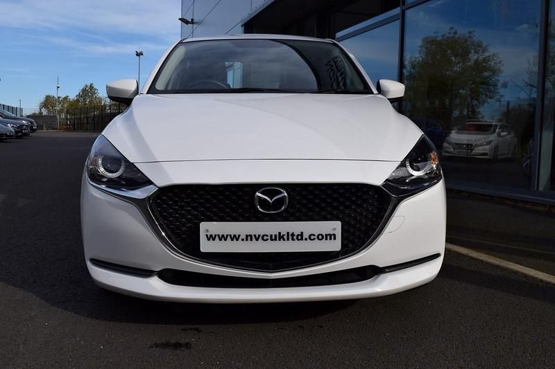 Begagnad Mazda 2 2022 Vit Halvkombi