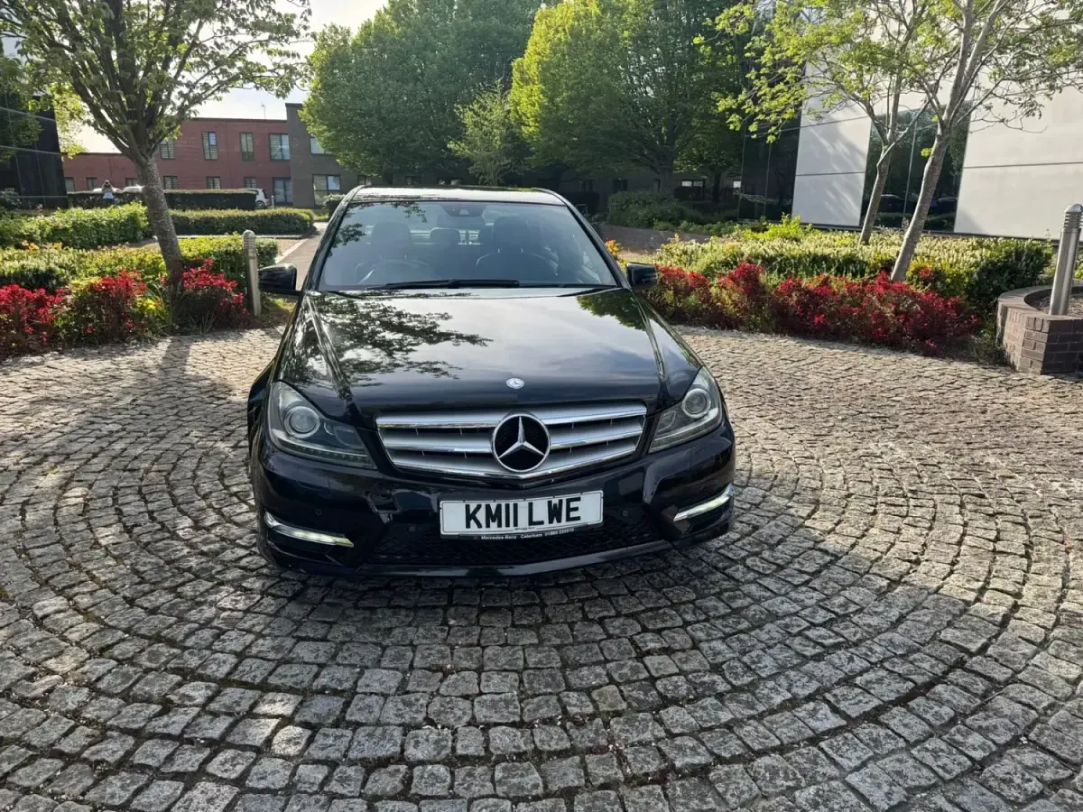 Używany Mercedes C220 2011 Czarny Sedan/Limuzyna