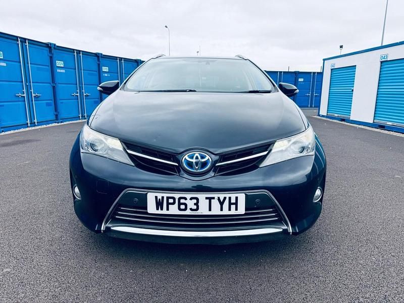 Used Toyota Auris Hybrid 2014 Grey Estate