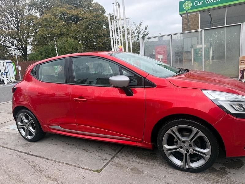 Used Renault Clio IV Dynamique 120 HP (88 kW) 2017 Red Hatchback