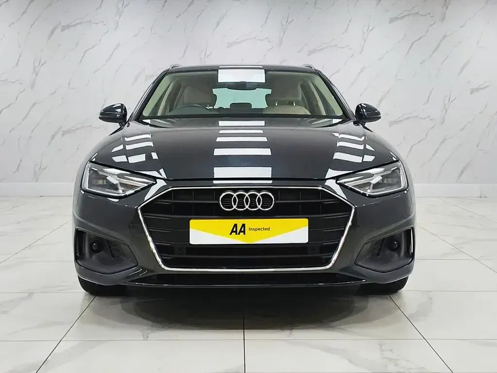 Używany Audi A4 Comfort 163 KM (119 kW) 2023 Szary Kombi